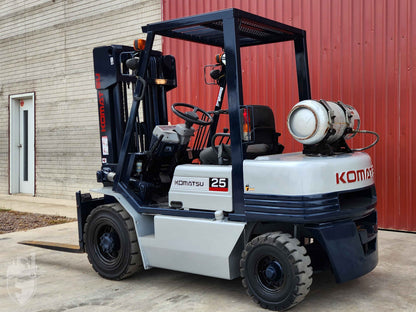 Montacargas Komatsu 25