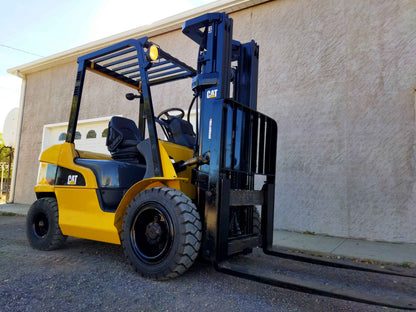 Montacargas Caterpillar P6000