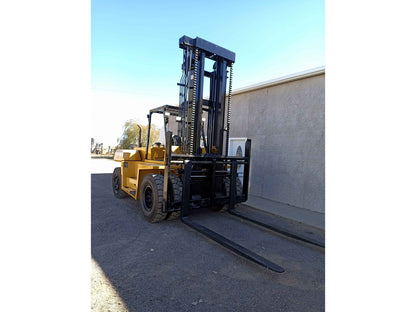 Montacargas Caterpillar 330